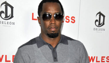Sean Combs reading self-help book during trial