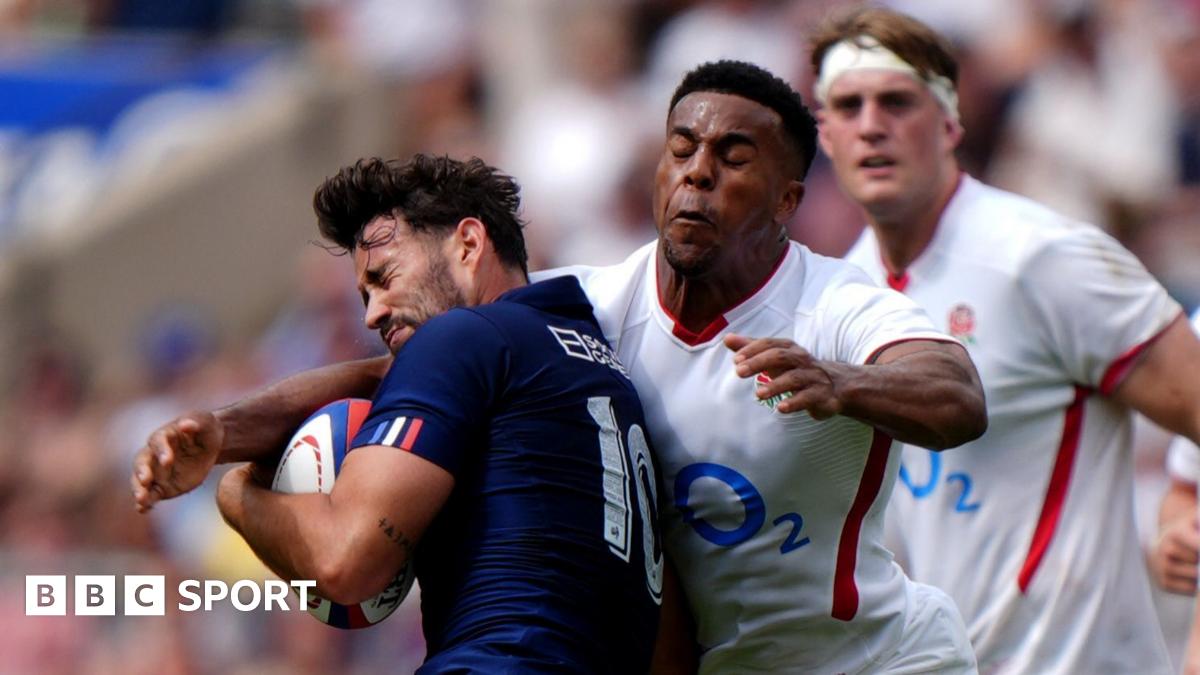 Immanuel Feyi-Waboso tackles Antoine Hastoy