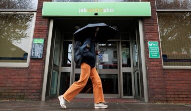 UK business confidence levels hit highest since 2015, Lloyds says