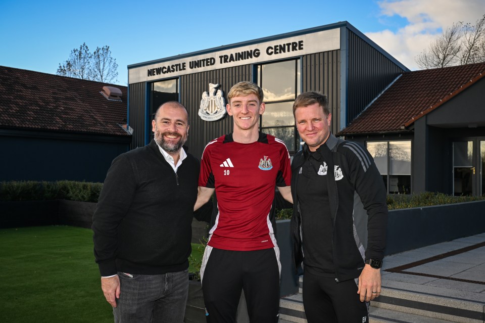 Anthony Gordon of Newcastle United poses for a photo with the Sporting Director and Head Coach after signing a long-term contract.