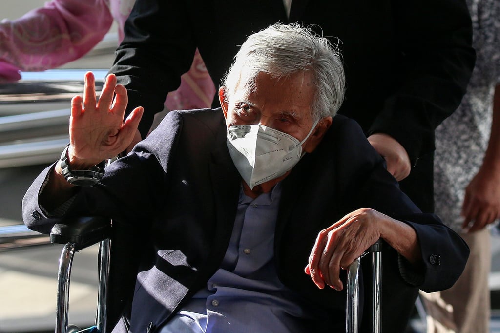 Former Malaysian finance minister Daim Zainuddin arrives at court in Kuala Lumpur on January 29, 2024, to face charges of failing to declare assets under the MACC Act. Photo: EPA-EFE