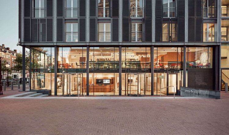 Museum and Gallery Cafés: 10 Examples That Enhance the Cultural Experience - Image 12 of 20