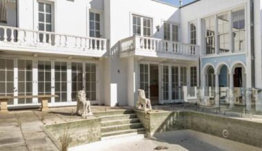 Crumbling Toorak mansion linked to royal family hits market