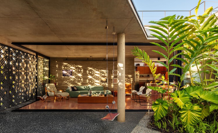 House Renda / Fernanda Neiva + Fernanda Palmieri + Paula Zasnicoff - Exterior Photography, Courtyard