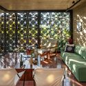 House Renda / Fernanda Neiva + Fernanda Palmieri + Paula Zasnicoff - Interior Photography, Living Room, Wood, Chair