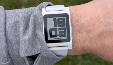 Core Devices is launching a PebbleOS beta, says the new smartphone app will work with old Pebble watches