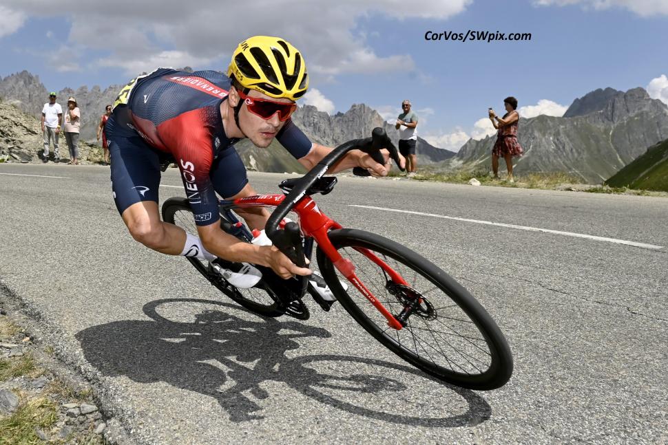 2022 TdF Tom Pidcock ineos descending stage 12 CORVOS SWpix