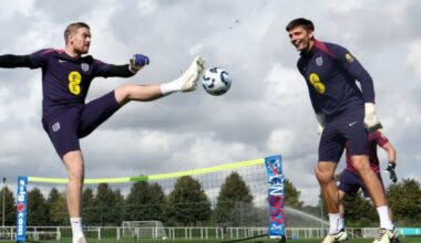 Leeds United line up England goalkeeper, 33, after missing out on £18m Caomhin Kelleher transfer