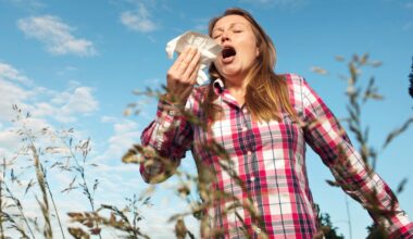 The 7 best ways to combat hay fever as peak season hits - from 'diaphragm dumbbells' to supplements