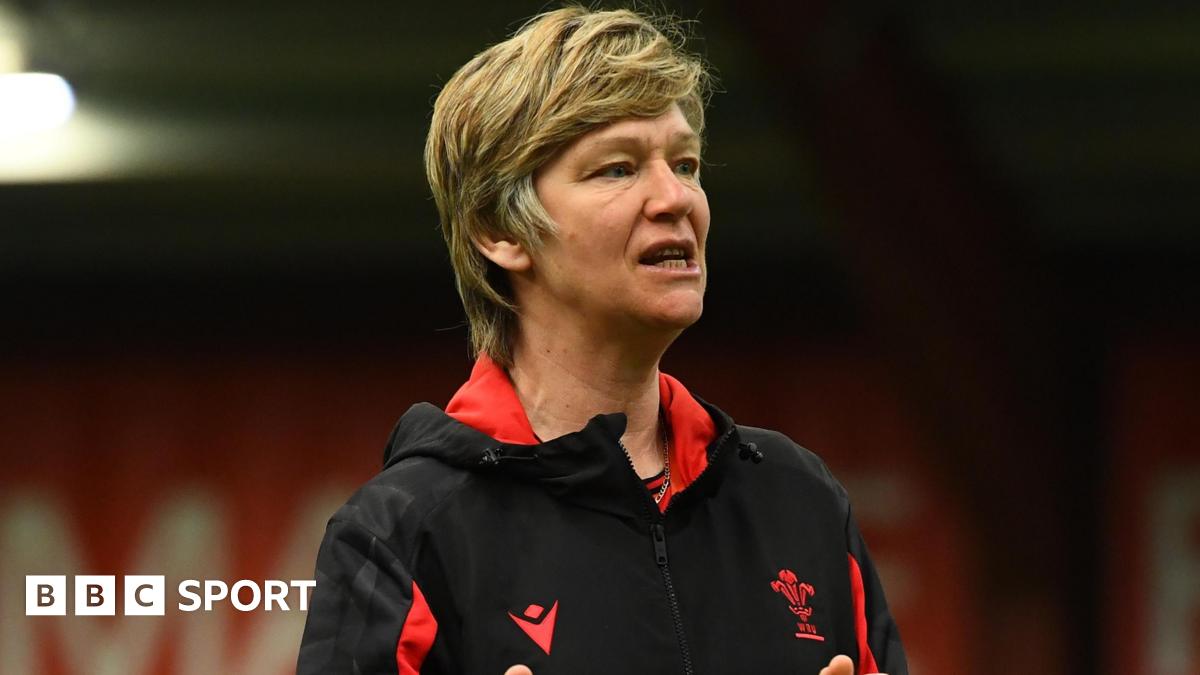 Wales Women's Under-20s head coach Liza Burgess during training