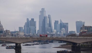 Stocks muted as London hosts US-China trade talks