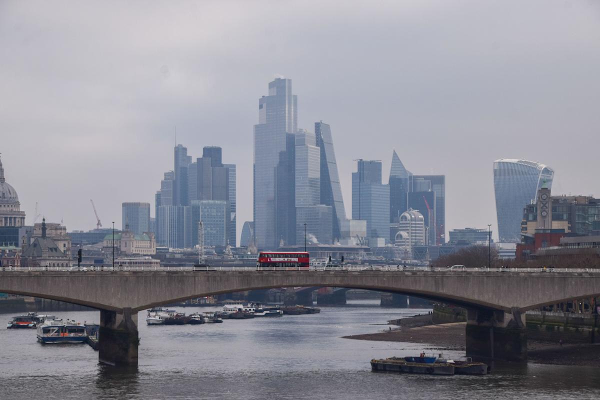 Stocks muted as London hosts US-China trade talks