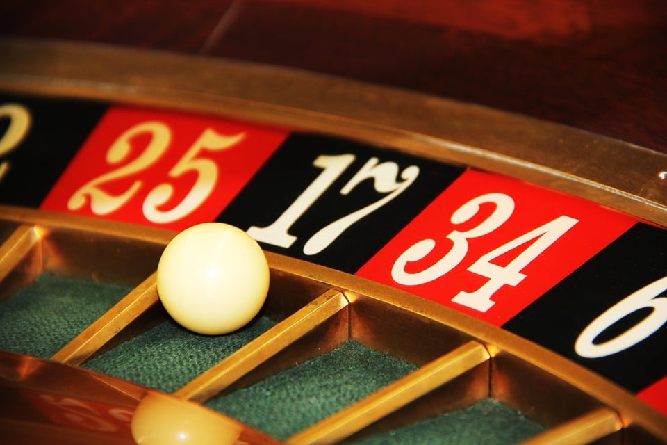 41% of low-income earners turn to gambling to pay bills - Primedia Plus