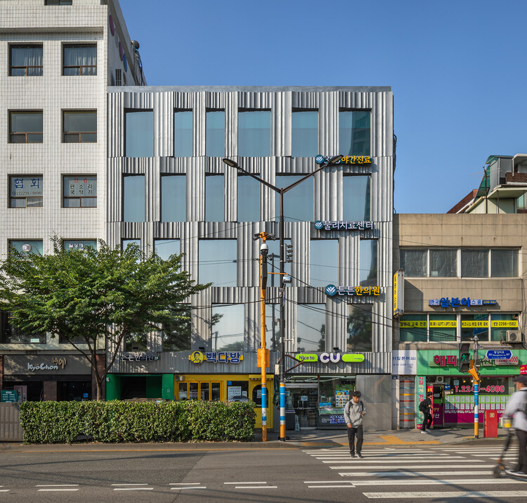 Giwa Building / DRAWING WORKS - Exterior Photography, Glass