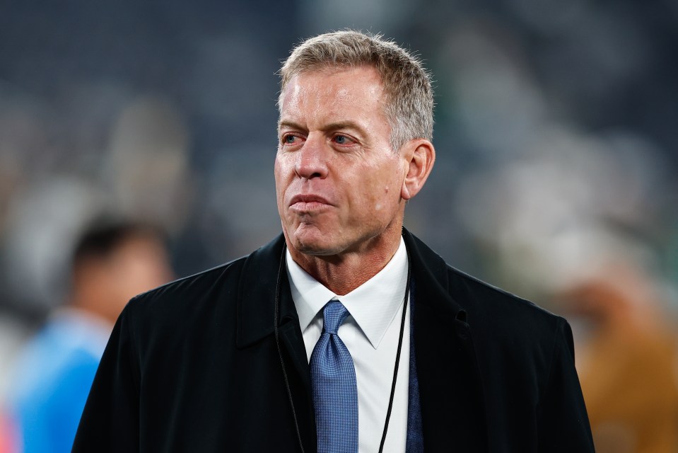 Photo of Troy Aikman at MetLife Stadium.