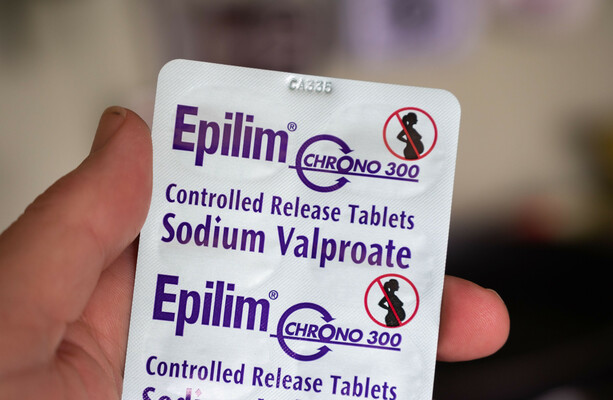 Campaigners seek to meet Minister as inquiry into drug that causes birth defects yet to begin