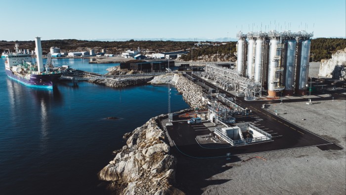CO₂ receiving terminal