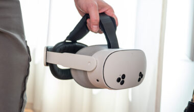 Carrying the Meta Quest 3s with a YOGES 3rd party head strap installed