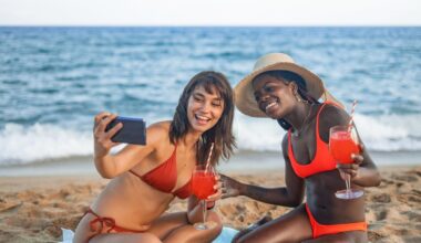 How to navigate the awkwardness of a wealth gap summer with your rich friends