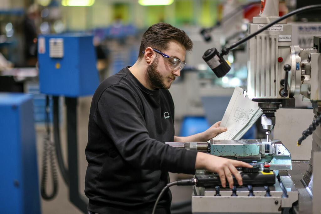 Mechanical engineering: German engineeri • Table.Briefings