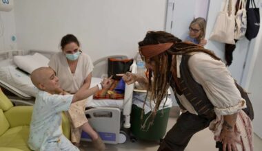 Johnny Depp Visits Children's Hospital in Spain Dressed as Jack Sparrow