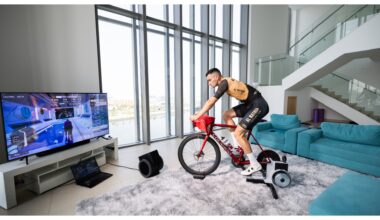 A male cyclist on an Elite smart training using MyWhoosh