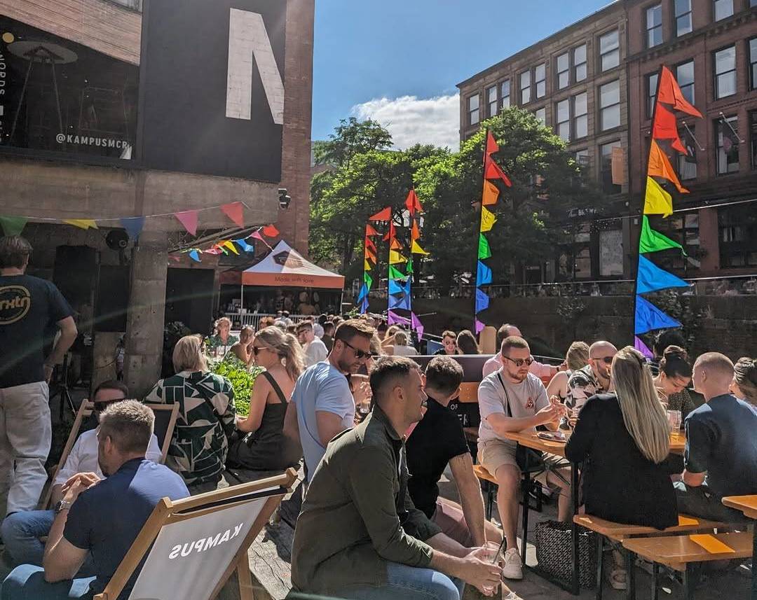 kampus fest manchester people sat in courtyard with sun