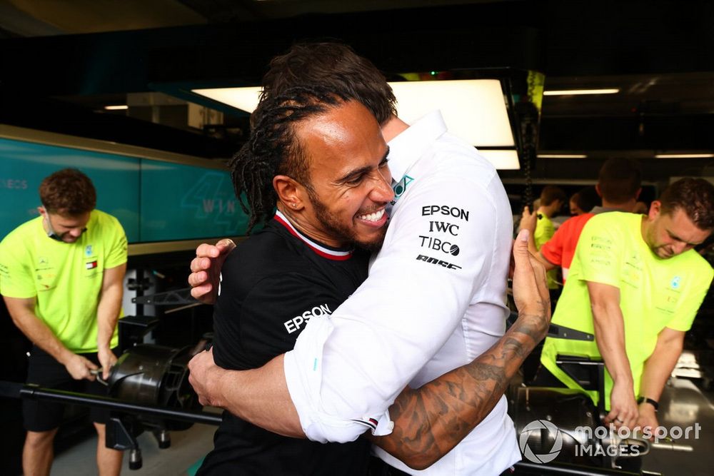 Lewis Hamilton, Mercedes, 1st position, and Toto Wolff, Team Principal and CEO, Mercedes AMG, celebrate after the race