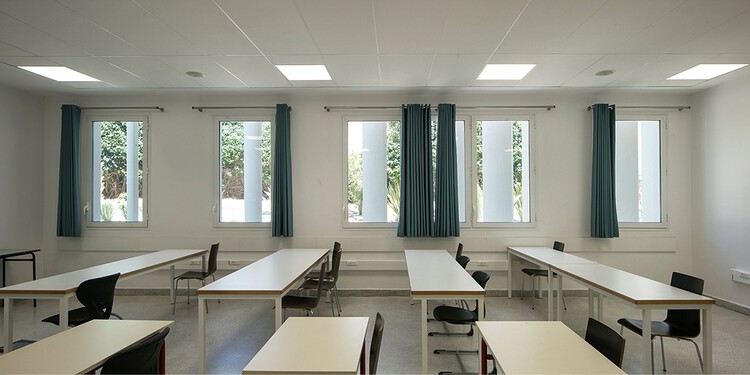 Descartes School / Arpio Architects - Interior Photography, Lighting, Table, Chair, Glass