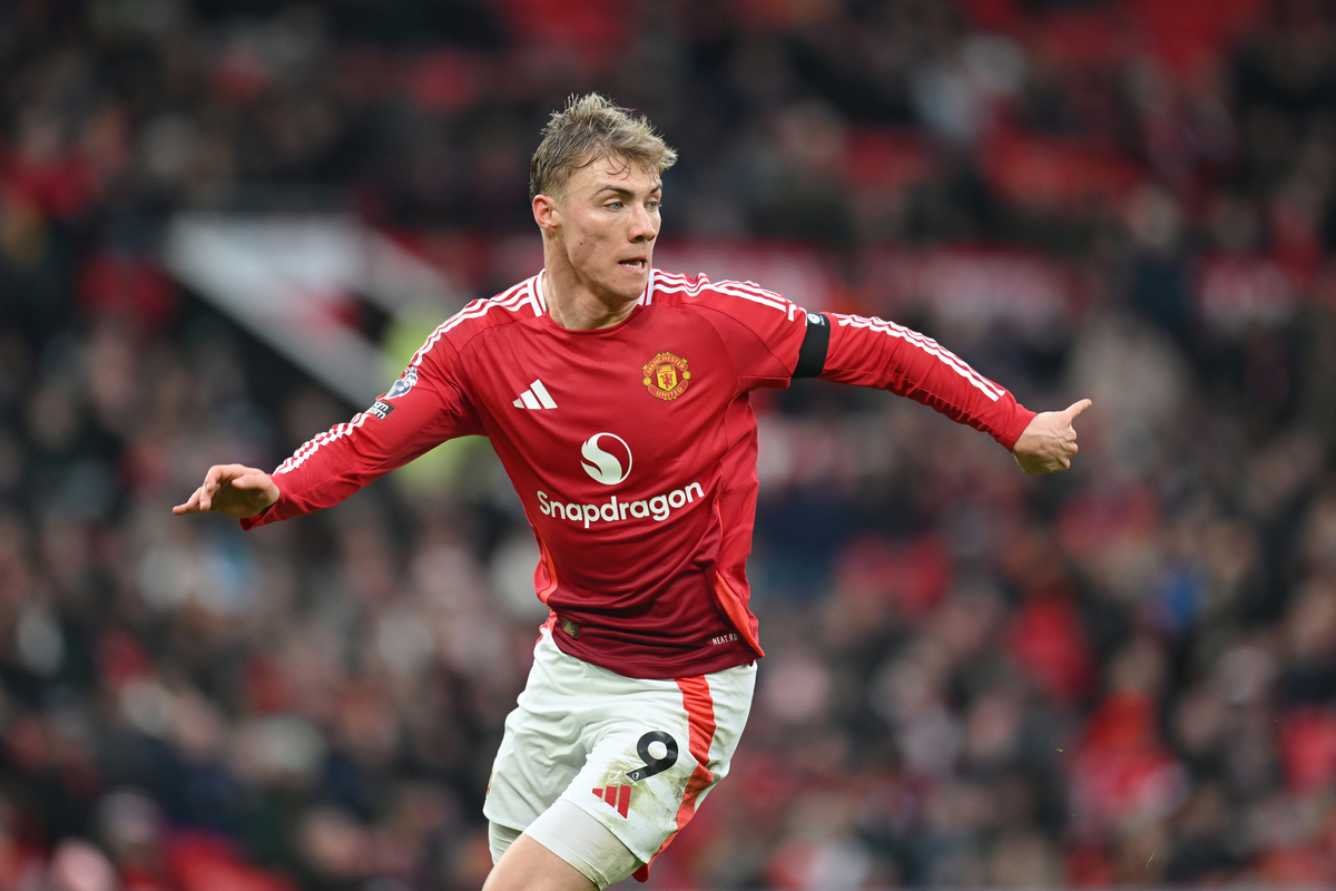 MANCHESTER, ENGLAND - FEBRUARY 02: Rasmus Hojlund of Manchester United in action during the Premier League match between Manchester United FC and Crystal Palace FC at Old Trafford on February 02, 2025 in Manchester, England. (Photo by Michael Regan/Getty Images)