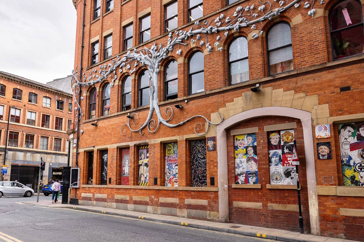 metal tree outside afflecks