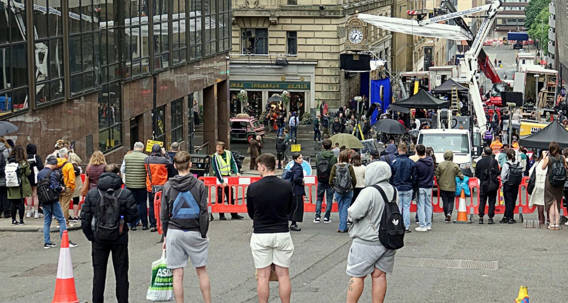 Hollywood star looks unrecognisable as she debuts new look on Glasgow set of new blockbuster