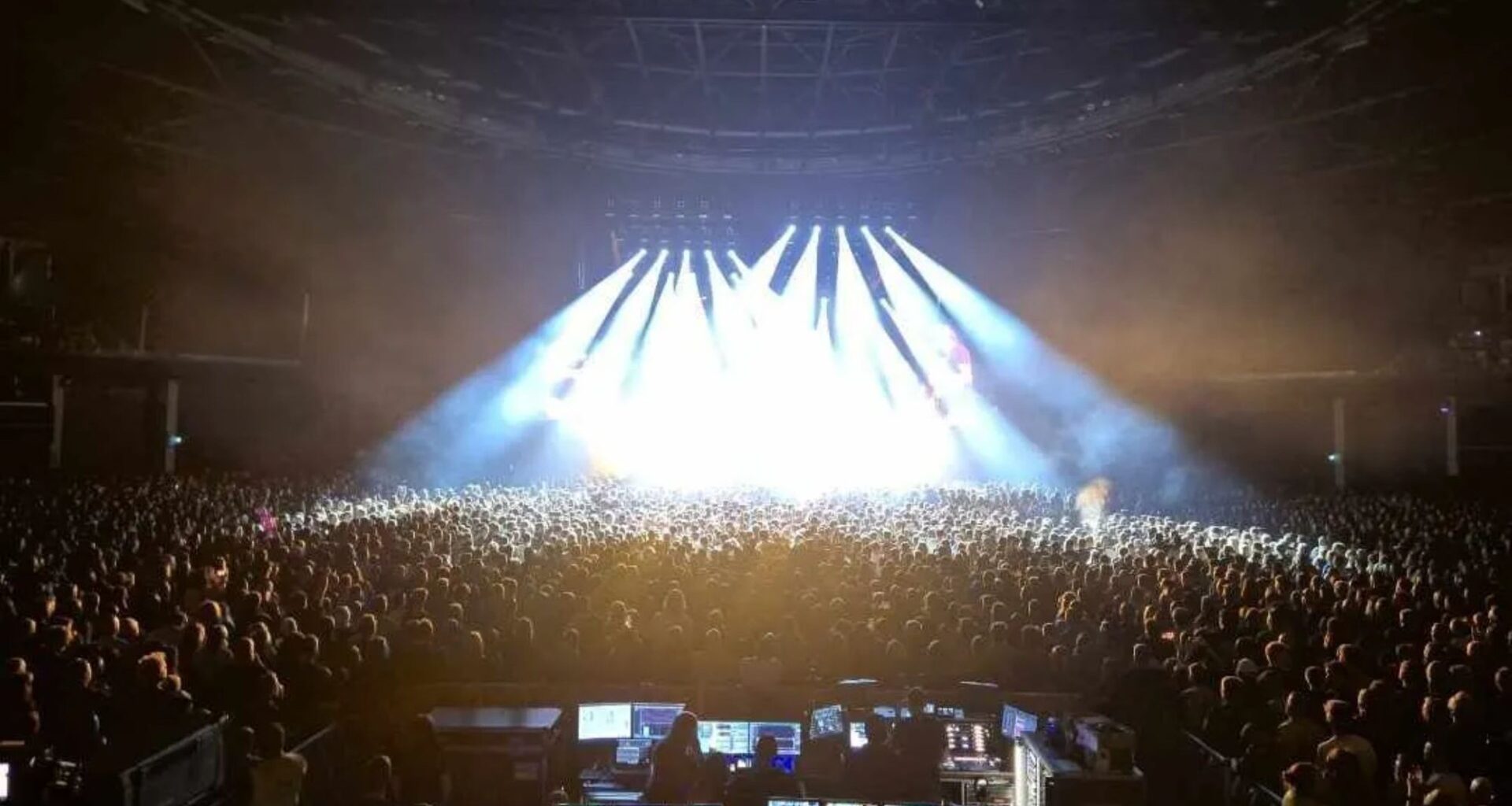 Chart-topping pop star announces 'personal' Glasgow show