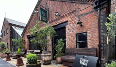 Manchester Pub Stables Tavern Reopens On Rovers Return Site
