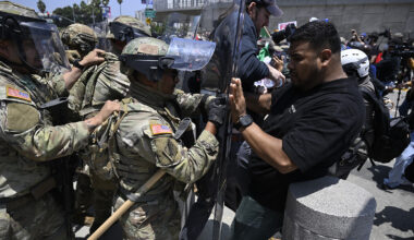 Protests turn violent in Los Angeles - BBC