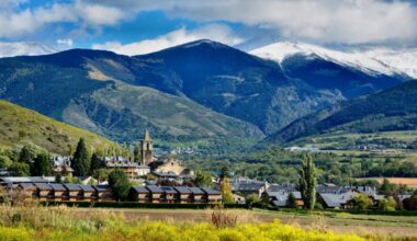 The idyllic Spanish village, with stone houses, entirely surrounded by France