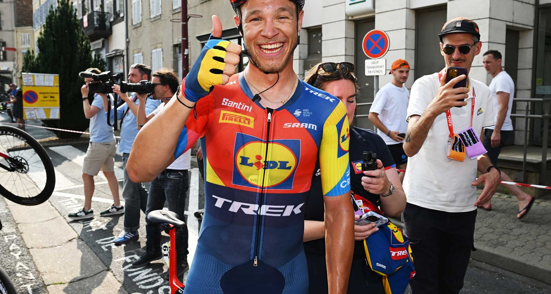 Stage 2 winner Jonathan Milan of Lidl-Trek