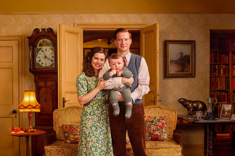 rachel shenton as helen herriot and nicholas ralph as james herriot, all creatures great and small season 5