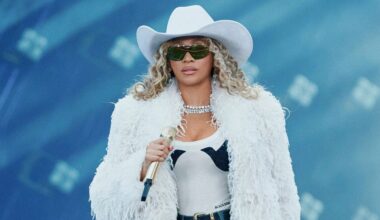 Beyoncé Closes Her London Shows in Gold-Colored Fringed Chaps