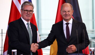 German Chancellor Olaf Scholz and British Prime Minister Keir Starmer shake hands during a press conference in Berlin, Germany, August 28, 2024. REUTERS/Liesa Johannssen