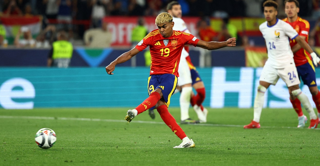 Spain's Lamine Yamal scores their third goal from the penalty spot. Photo: REUTERS/Kai Pfaffenbach