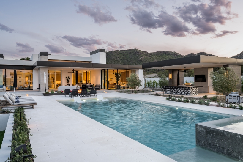 ty harrison prioritizes a seamless indoor outdoor transition in this modern arizona home 11