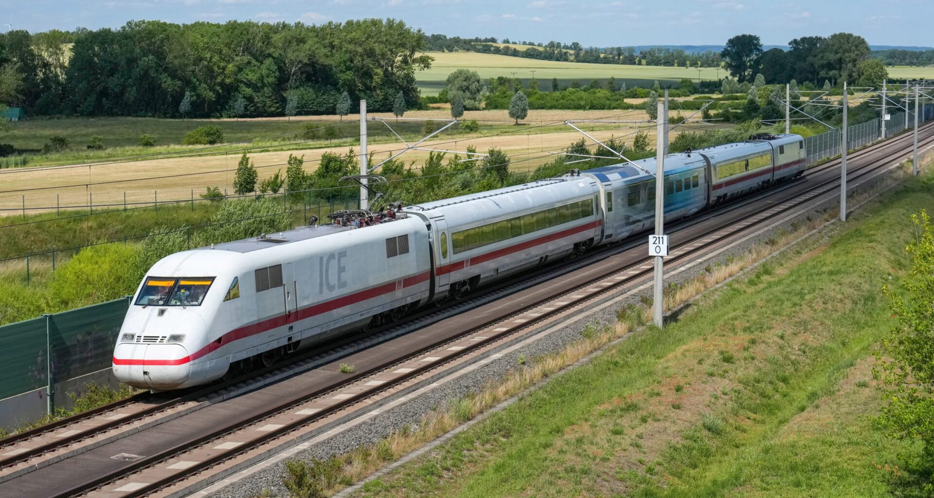 Germany hits high-speed record with Siemens’ Velaro, but network struggles to keep pace