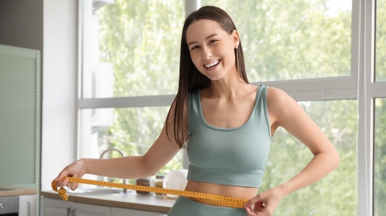 Follow these 10 hacks to stay guilt-free while eating out during your weight loss journey.(Shutterstock)