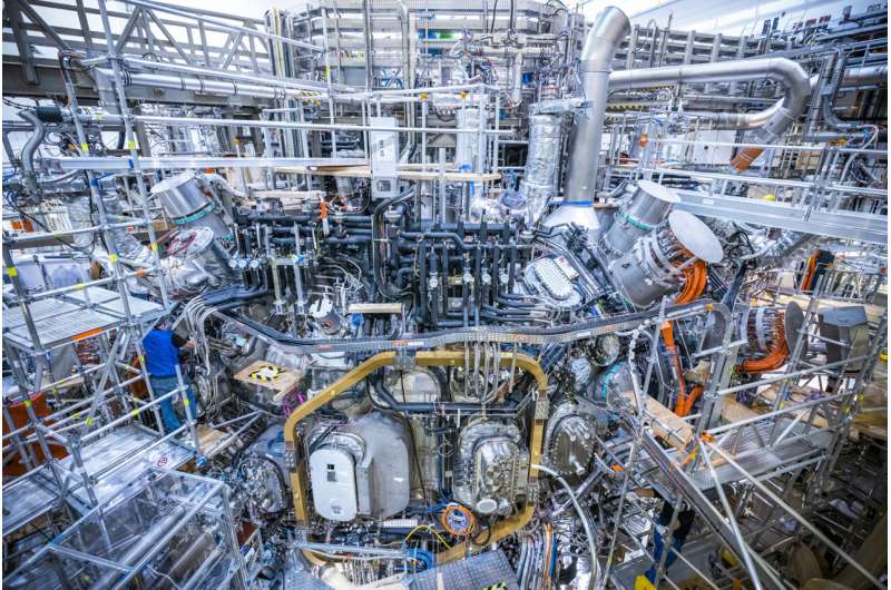 Wendelstein 7-X sets new performance records in nuclear fusion research