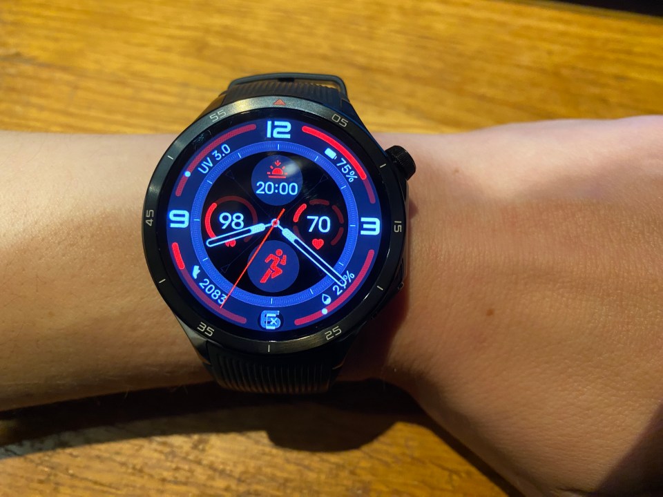 From the home screen, the OnePlus Watch 3 shows stars like heart rate and sunset