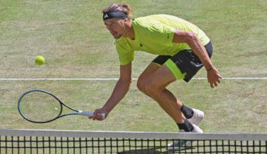 Alexander Zverev overcomes Flavio Cobolli for Halle SF spot | ATP Tour