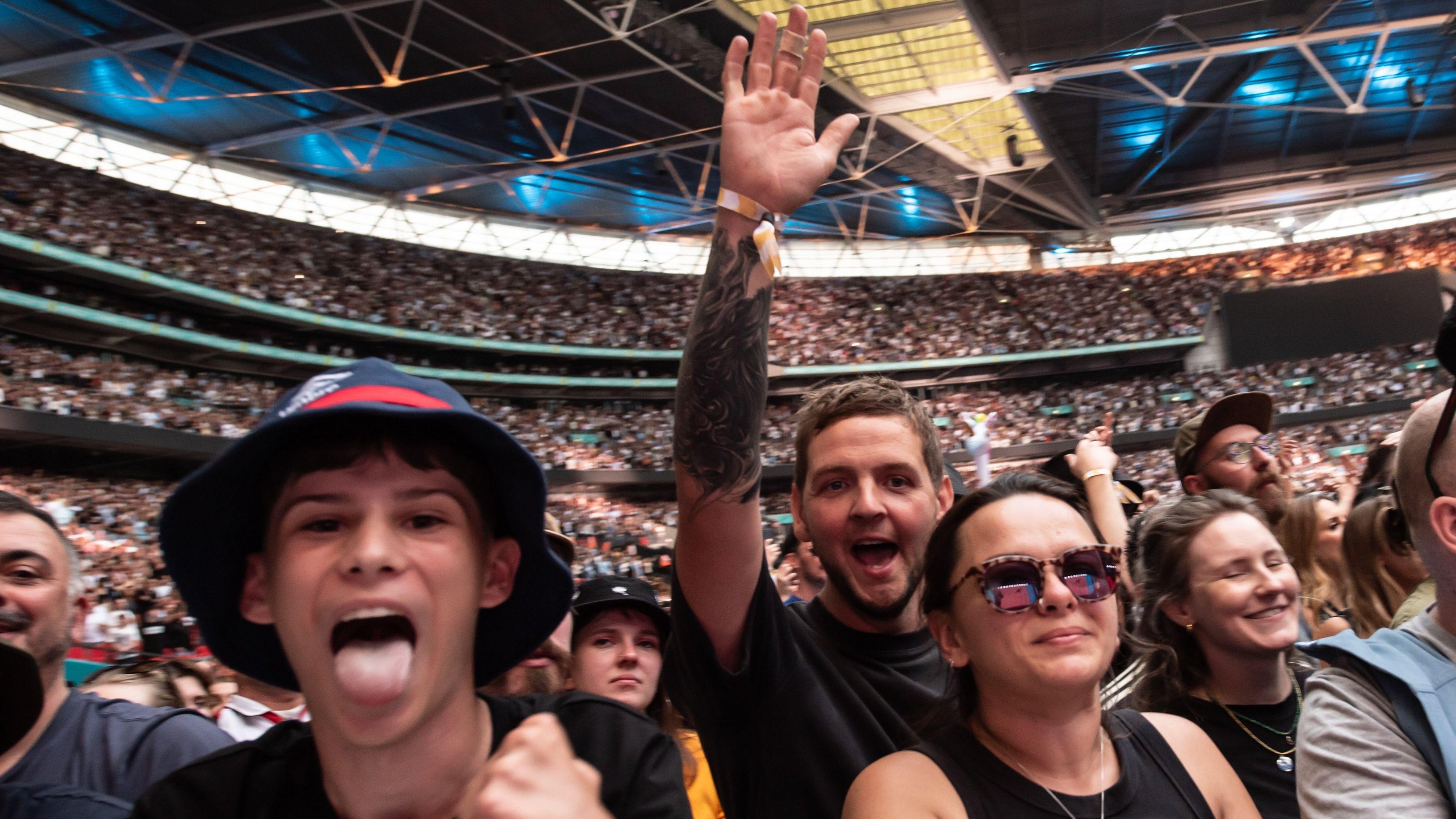 Oasis fans drink 250,000 pints a night to set a new Wembley record