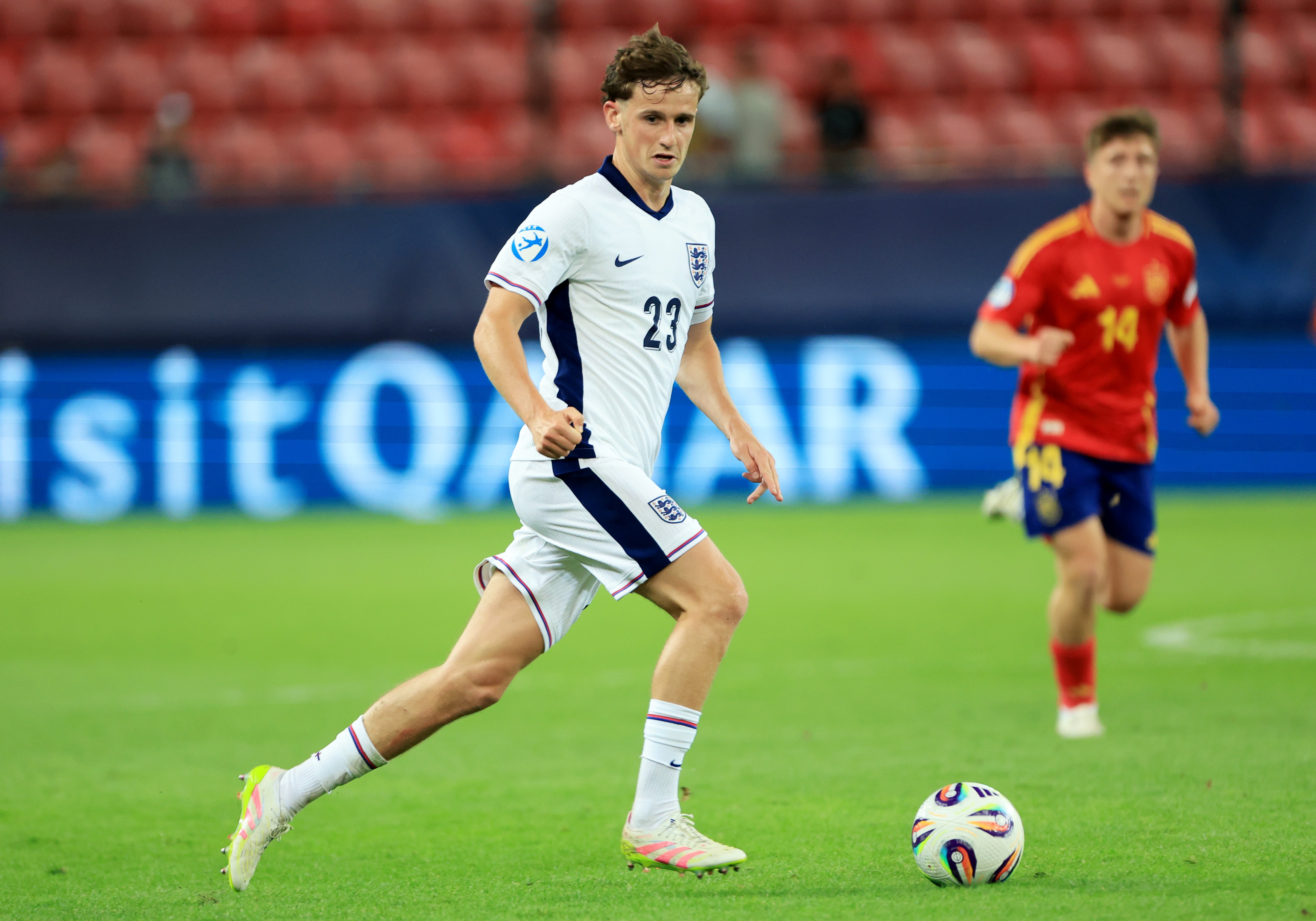 Tyler Morton of England playing soccer.