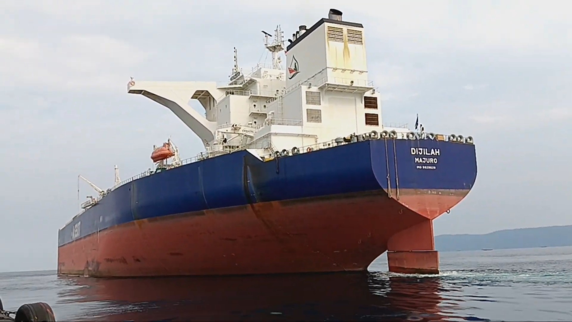 Crude oil tanker Dijilah sailing under the flag of Marshall Islands.
